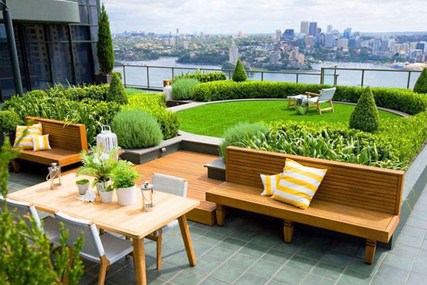 露臺(tái)花園鋪裝用防腐木還是地磚好？